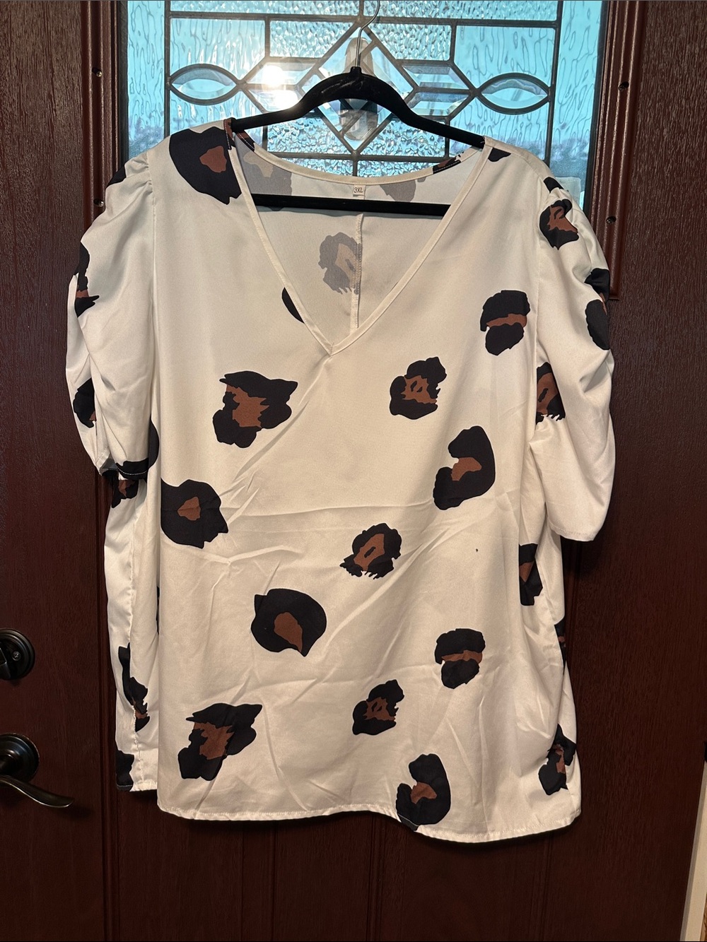 Amazon Essentials White V-Neck Leopard Spot Blouse